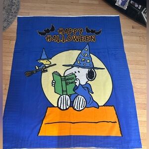 53.5" x 40.5" Snoopy and Woodstock Halloween no sew fleece blanket New.